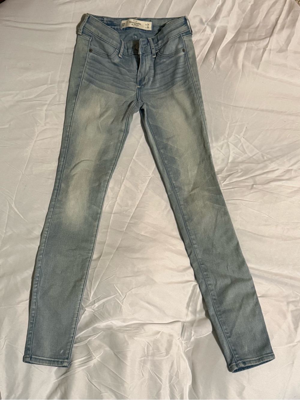 Abercrombie & Fitch Light Blue Women’s Skinny Jeans 00R